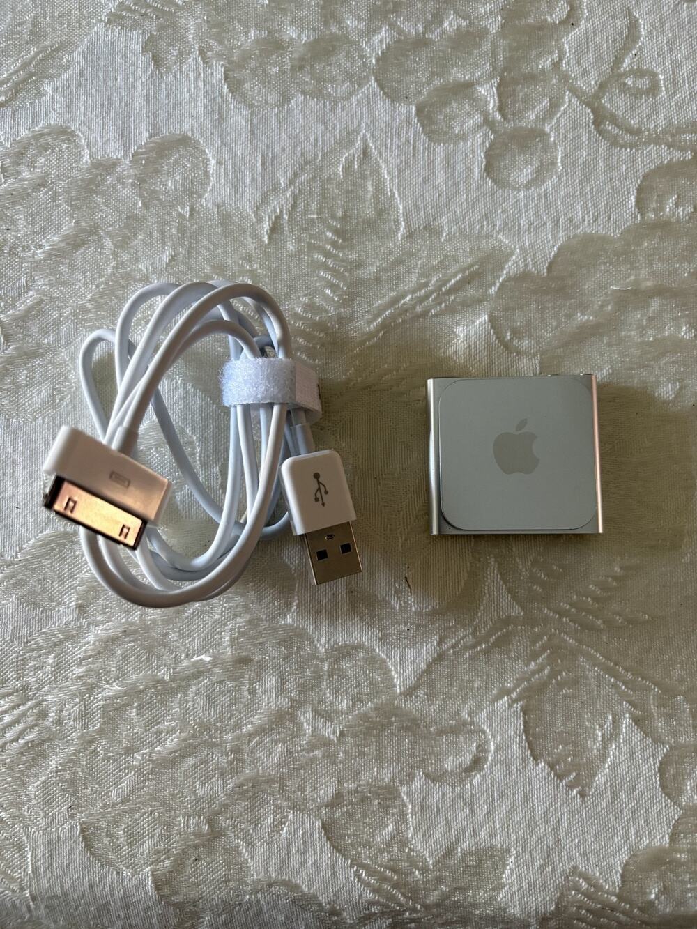 Apple iPod nano 6th Generation 8GB Silver
